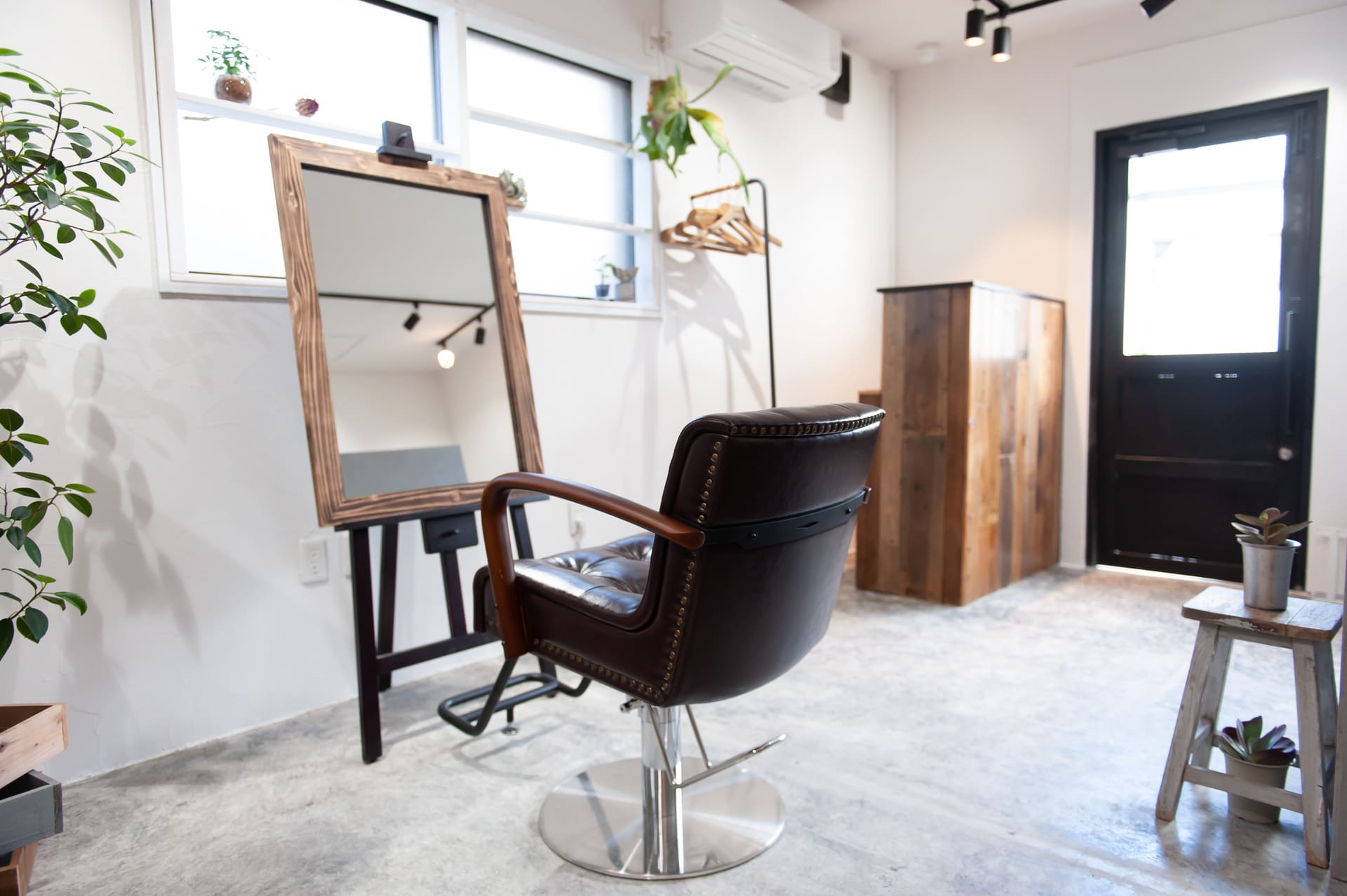 プライベートサロンでリラックス | 大阪府長居周辺の美容室ならHairSalonCalme